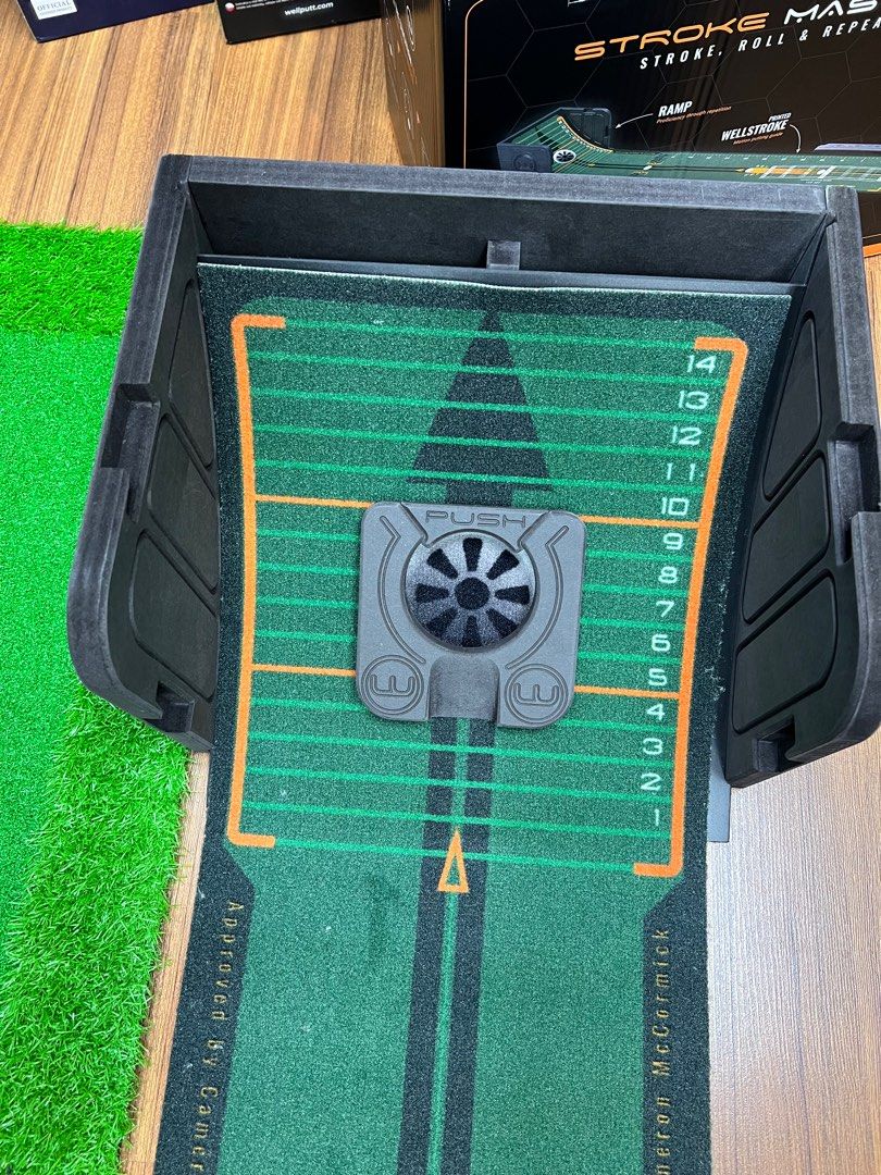NEW StrokeMaster WellPutt Putting Set - 8.2ft Putting Mat + Manual + Box