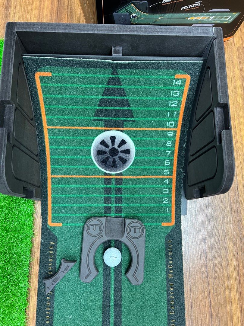 NEW StrokeMaster WellPutt Putting Set - 8.2ft Putting Mat + Manual + Box